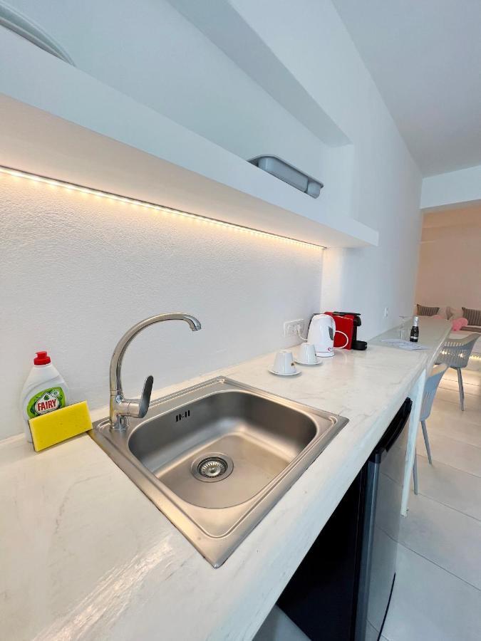 White Lily Suites & Lofts - Adults Only 16 Plus Περίβολος Εξωτερικό φωτογραφία